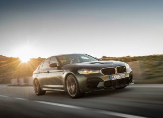 Mit voller M Power ins Daytona-Wochenende: BMW Werksfahrer Connor De Phillippi testet den neuen BMW M5 CS.